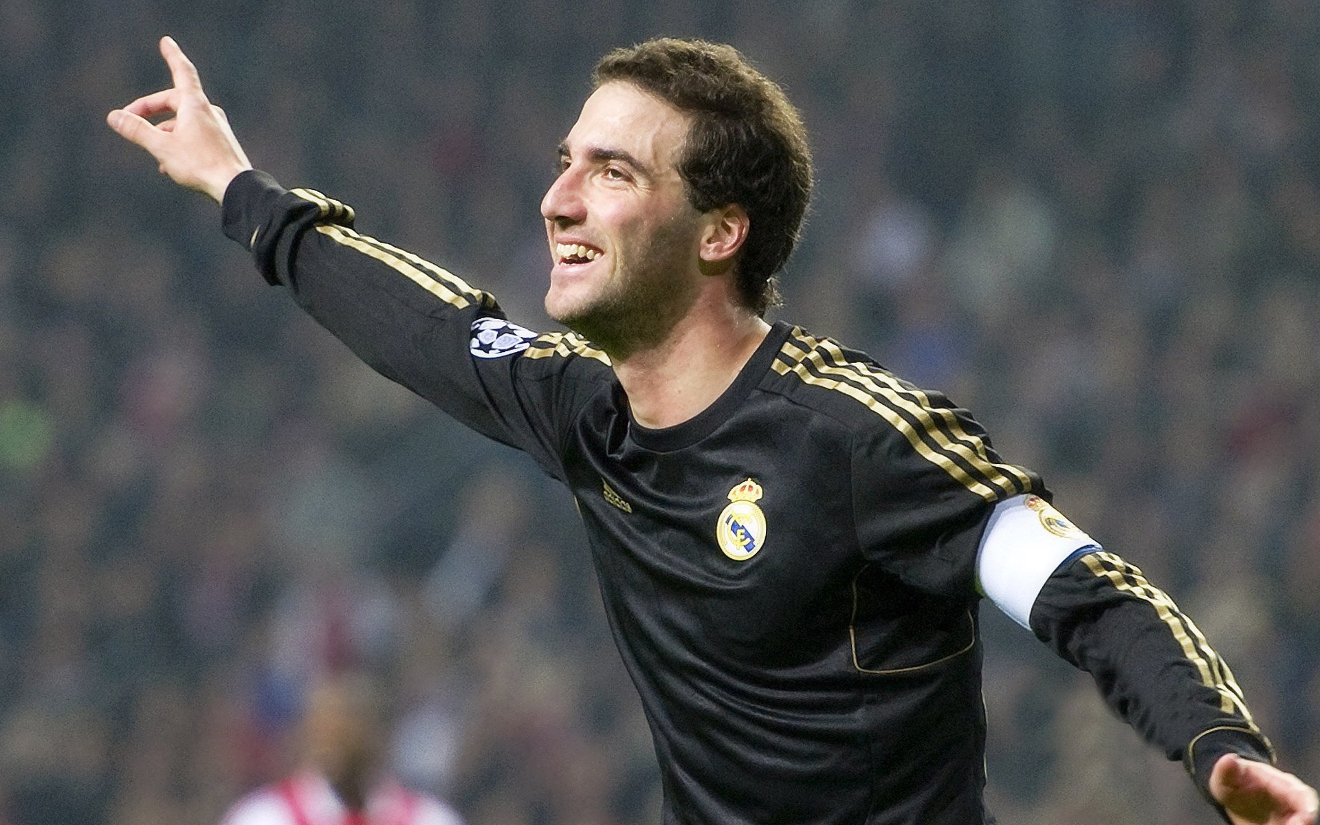 多功能足球场设计融入未来城市景观设计理念，专业足球场设计