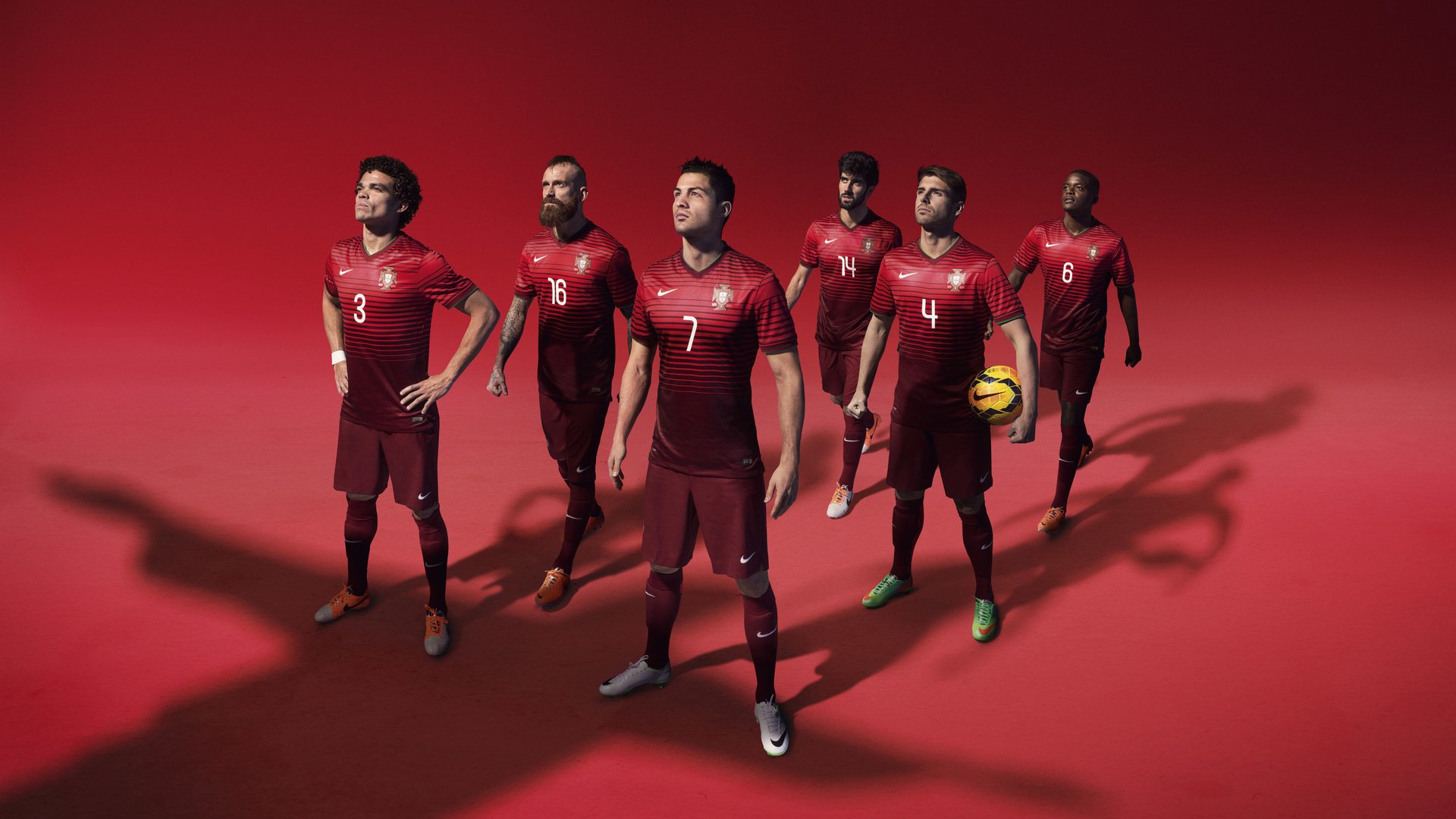 九游电脑版-球队核心在赛后采访中坦言比赛强度远超预期全队拼尽全力，足球球队核心