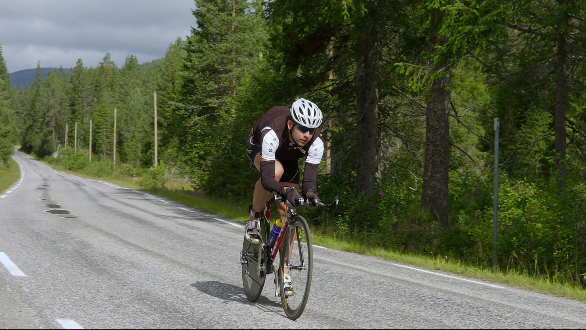 球队核心在赛后采访中坦言比赛强度远超预期全队拼尽全力，足球球队核心